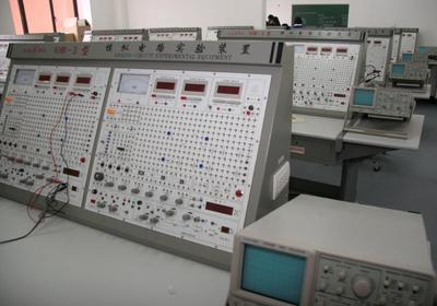 電子組 機電工程實驗中心的核心力量與創新前沿